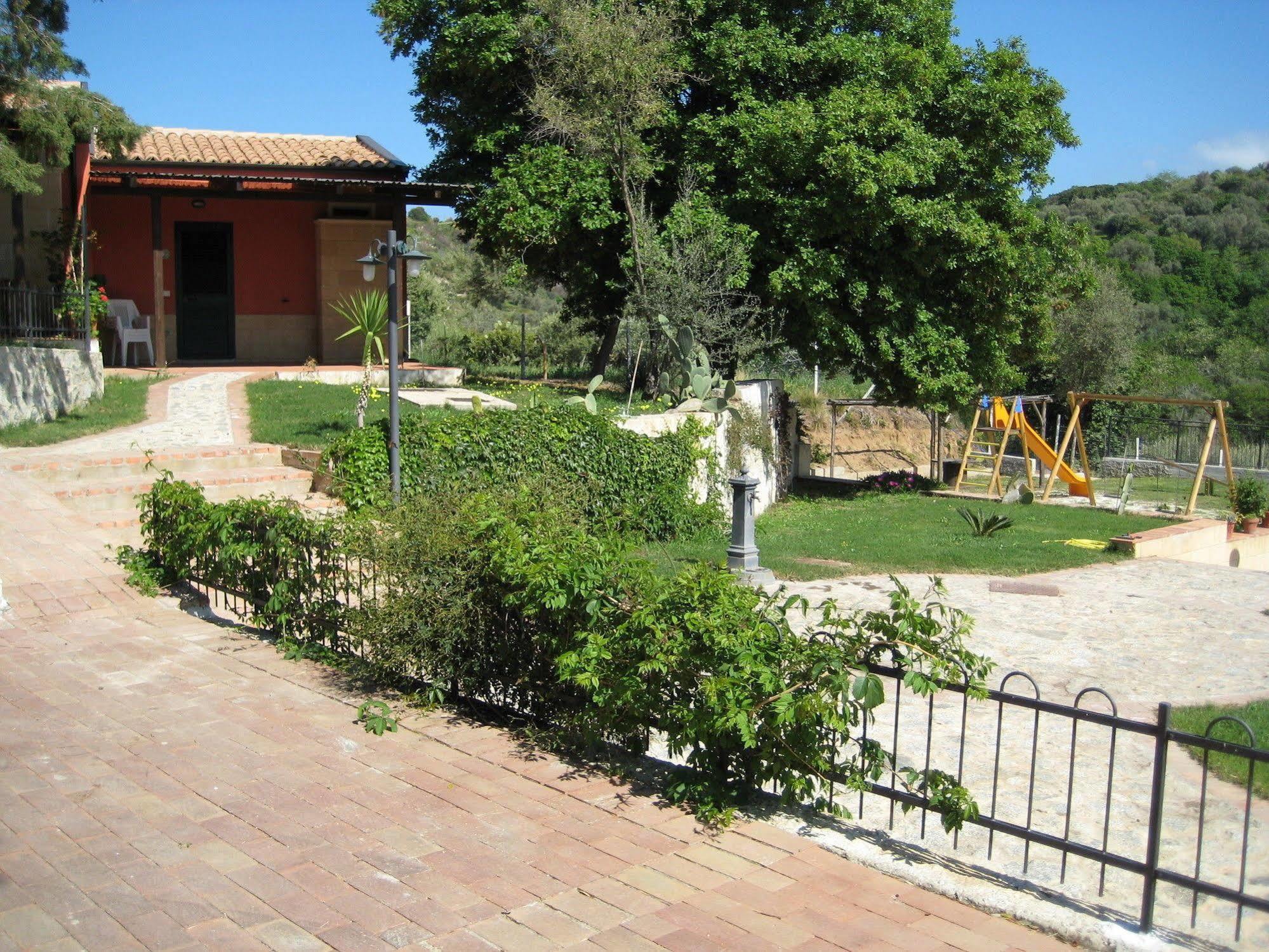 Residenza Mediterranea แซมโบรเน ภายนอก รูปภาพ