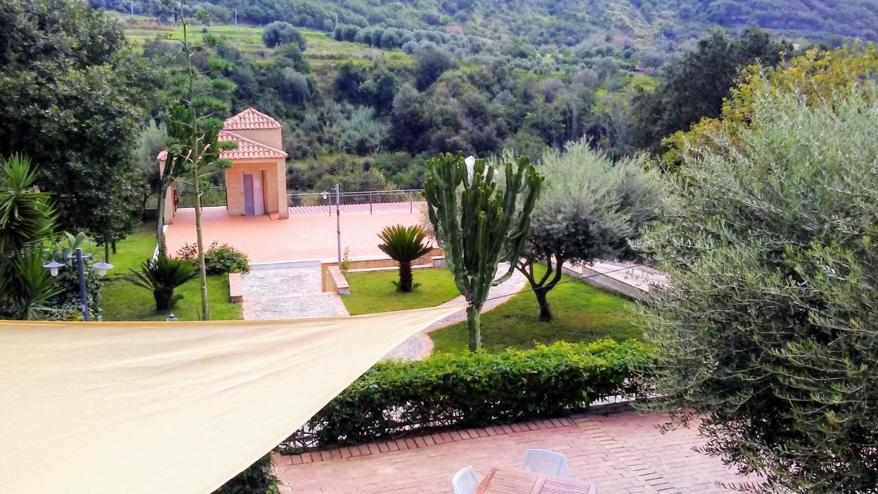Residenza Mediterranea แซมโบรเน ภายนอก รูปภาพ